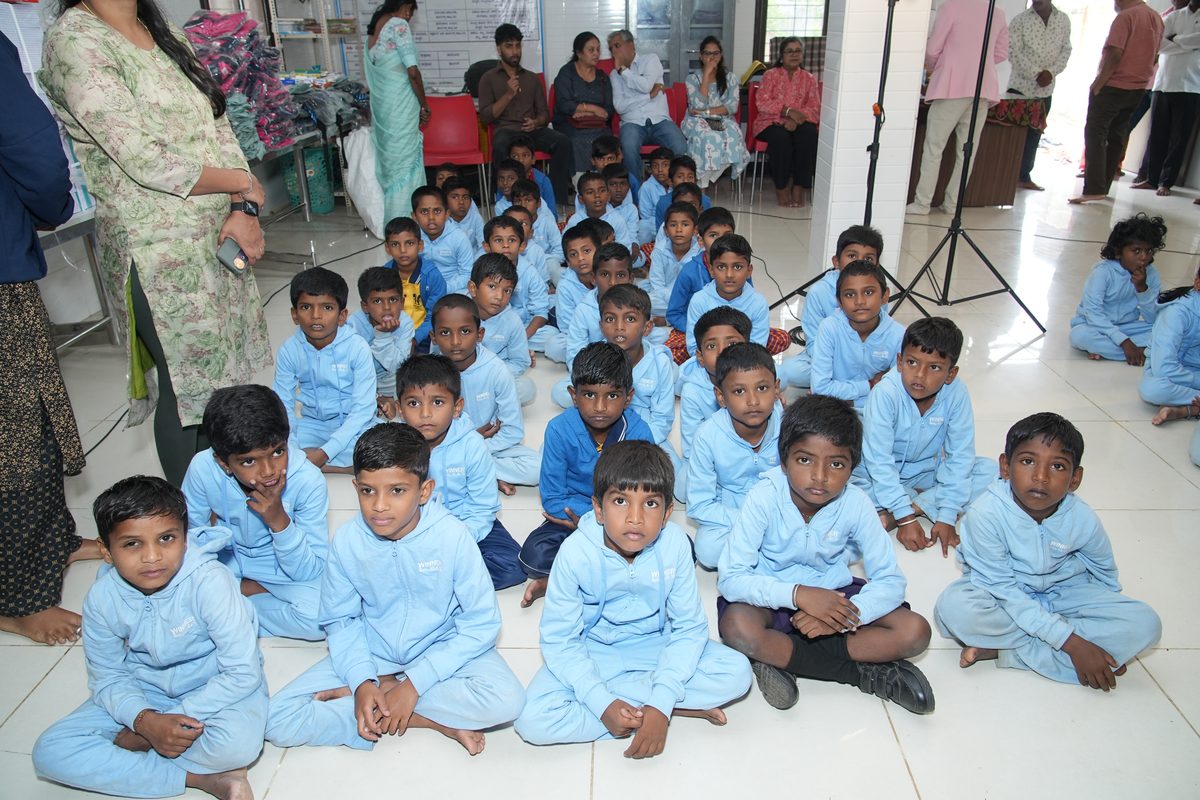 g10-children-seated